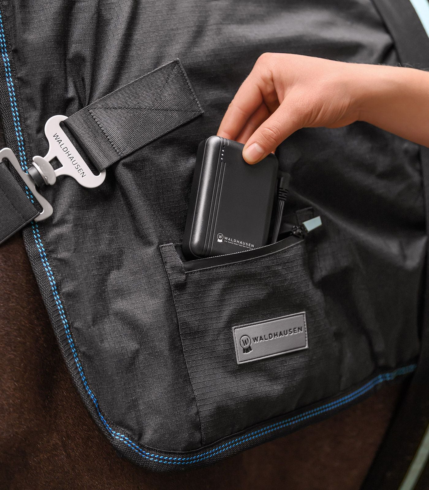 Powerbank voor Health + Care TecSupreme verwarmde en massagedeken